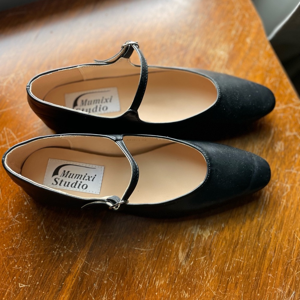 Black Women's Flats